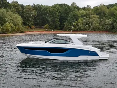 Cruisers 38 GLS I/O