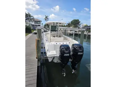 2017 Boston Whaler 250 Outrage