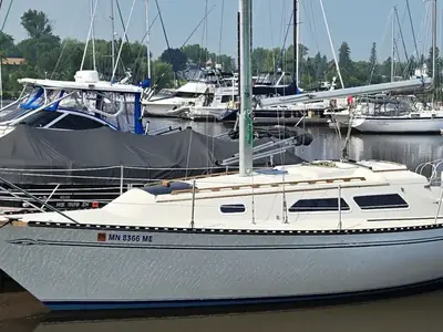 1976 Islander 28