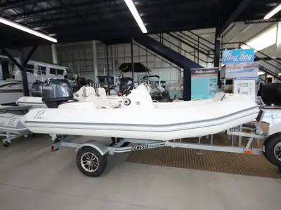 Zodiac of North America YACHTLINE 400 NEO