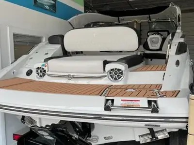 Crownline E275