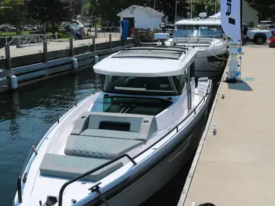 2025 Axopar 37 XC Cross Cabin