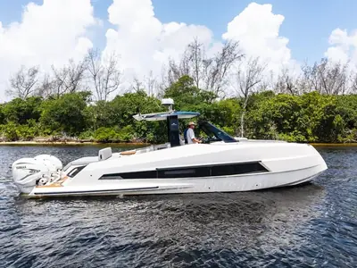 2024 Astondoa 377 Coupe Outboard
