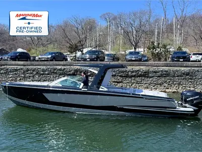 2022 Aviara AV32 Outboard