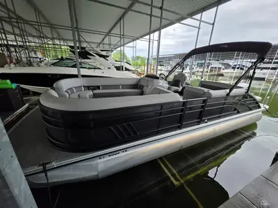 2022 Bennington Pontoons 25 LSB