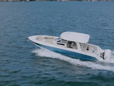 2019 Boston Whaler 350 Realm
