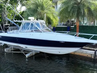 Intrepid Powerboats 348 WALKAROUND
