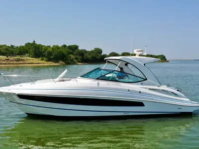 Cruisers 35 Express
