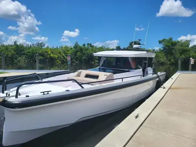 2024 Axopar 37 XC Cross Cabin