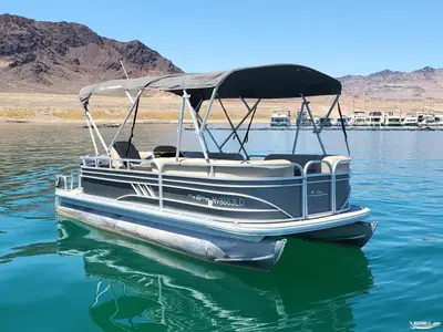 2021 Sun Tracker PARTY BARGE 20 DLX