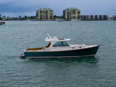 2014 hinckley 37 Picnic Boat