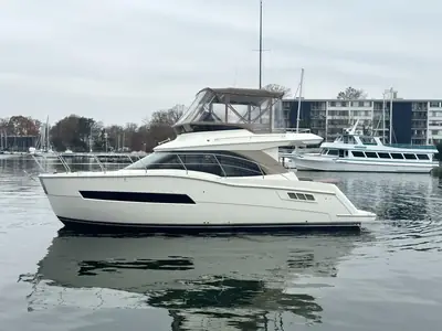 Carver C34 COMMAND BRIDGE