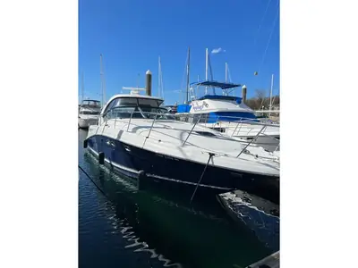 Sea Ray Express Cruiser 390