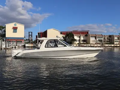 2019 Boston Whaler 380 Realm
