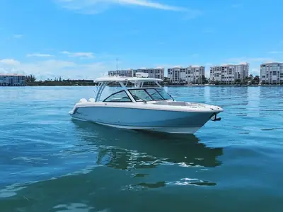 2020 Boston Whaler 320 Vantage