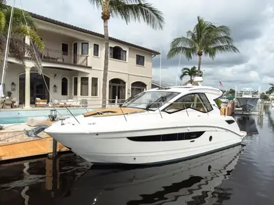 Sea Ray 350 Sundancer Coupe