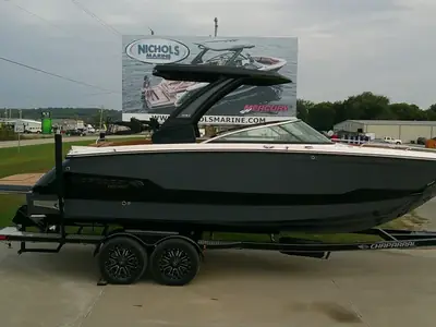Chaparral 28 SURF