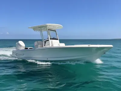 2026 Robalo 246 Cayman