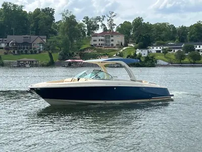 Chris-Craft 31 Launch GT