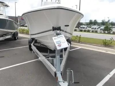 2025 Mako 214 CENTER CONSOLE