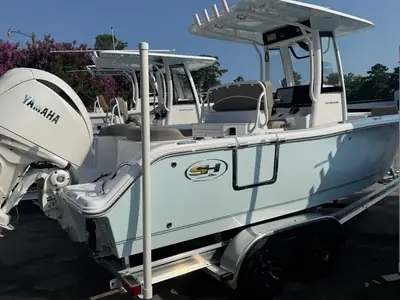 Sea Hunt ULTRA 245 SE