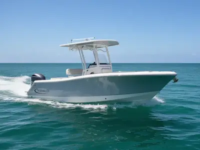 2023 Robalo R230 Center Console