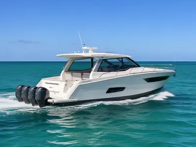 2025 Regal 38 SAV