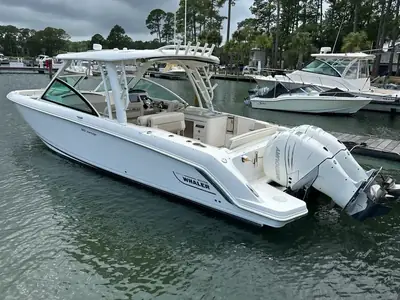 2017 Boston Whaler 320 Vantage
