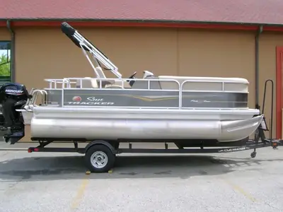 2025 Sun Tracker PARTY BARGE 18 DLX