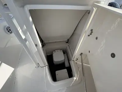 2026 Robalo R180
