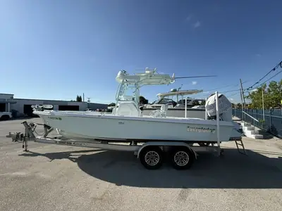2021 Everglades 243 CC