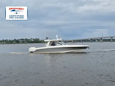 2022 Boston Whaler 380 Realm