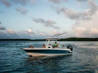 Boston Whaler 230 Outrage