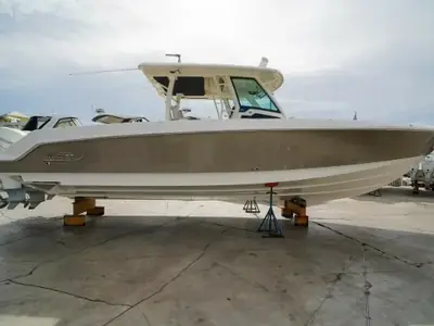 2018 Boston Whaler 380 Outrage