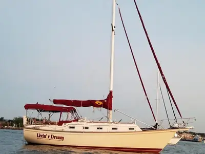 1990 Island Packet 32