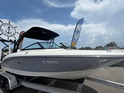 2023 Sea Ray SPX 210 Outboard
