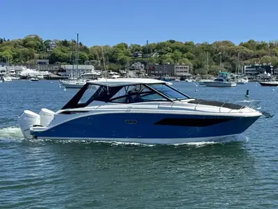 Sea Ray Sundancer 320 Outboard