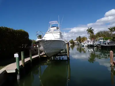 2014 Boston Whaler 345 Conquest