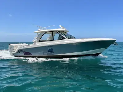 2021 Boston Whaler 380 Realm
