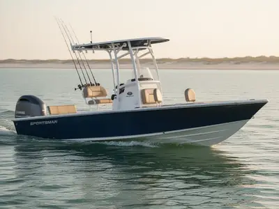 2018 Sportsman Masters 227 Bay Boat