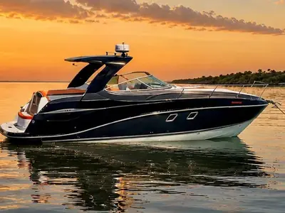 Rinker 310 Express Cruiser