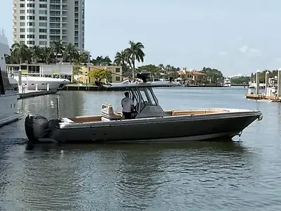 Intrepid 327 Center Console