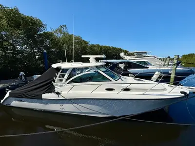 2013 Boston Whaler 345 Conquest