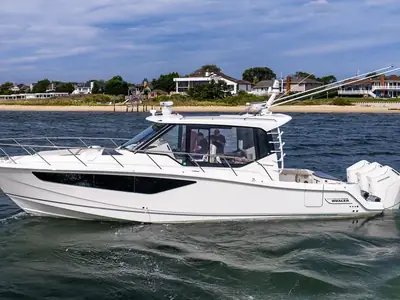 2024 Boston Whaler 405