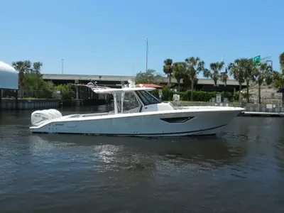 Pursuit S 378 Sport