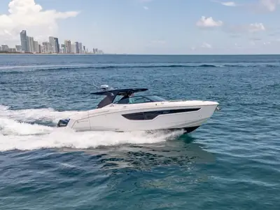 2021 Cruisers 38 GLS I/O