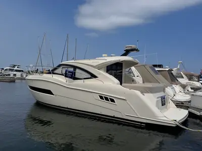 2018 Carver C37 W