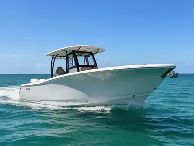 Sea Hunt Ultra 305 SE