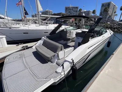 2019 Cruisers 338 SOUTH BEACH EDITION