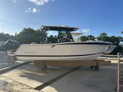 2024 Blackfin 272 CC